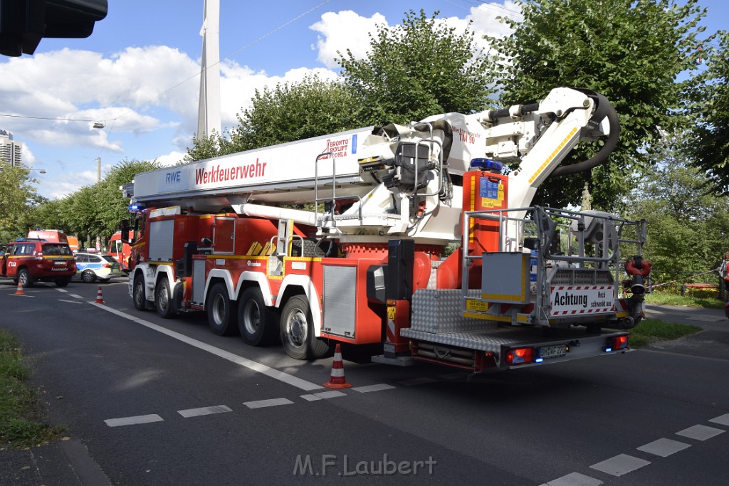 Koelner Seilbahn Gondel blieb haengen Koeln Linksrheinisch P395.JPG - Miklos Laubert